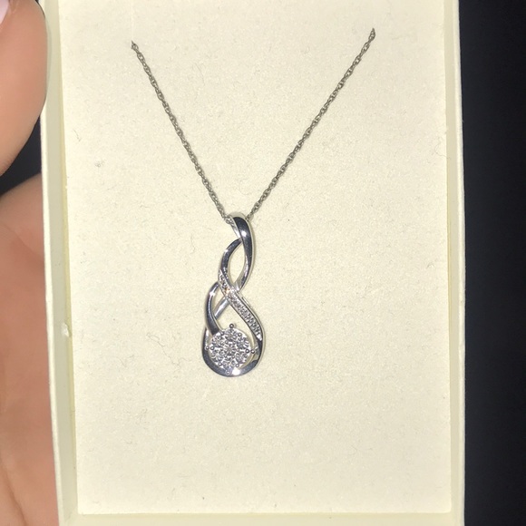 Necklace. - Picture 1 of 2